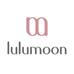 El logotipo de Lulu Moon es un símbolo minimalista que representa nuestro enfoque artesanal, único y personalizado en productos para bebés y madres, padres y familias en general.